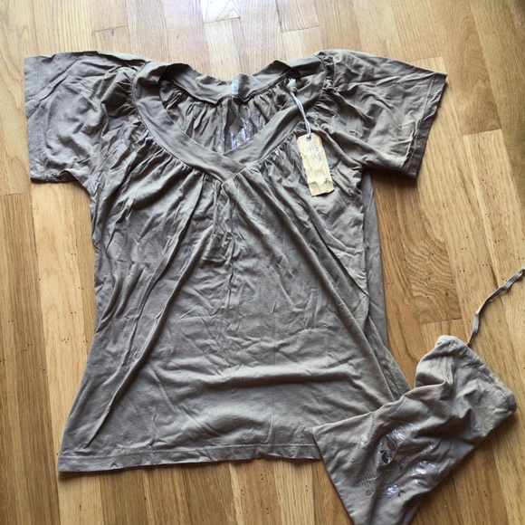 🌵DaNang vneck ruched neckline tee in taupe sz xs - Picture 1 of 5